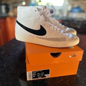Like New Nike Blazer Mids 77